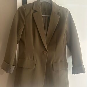 Women’s  army green suit jacket.